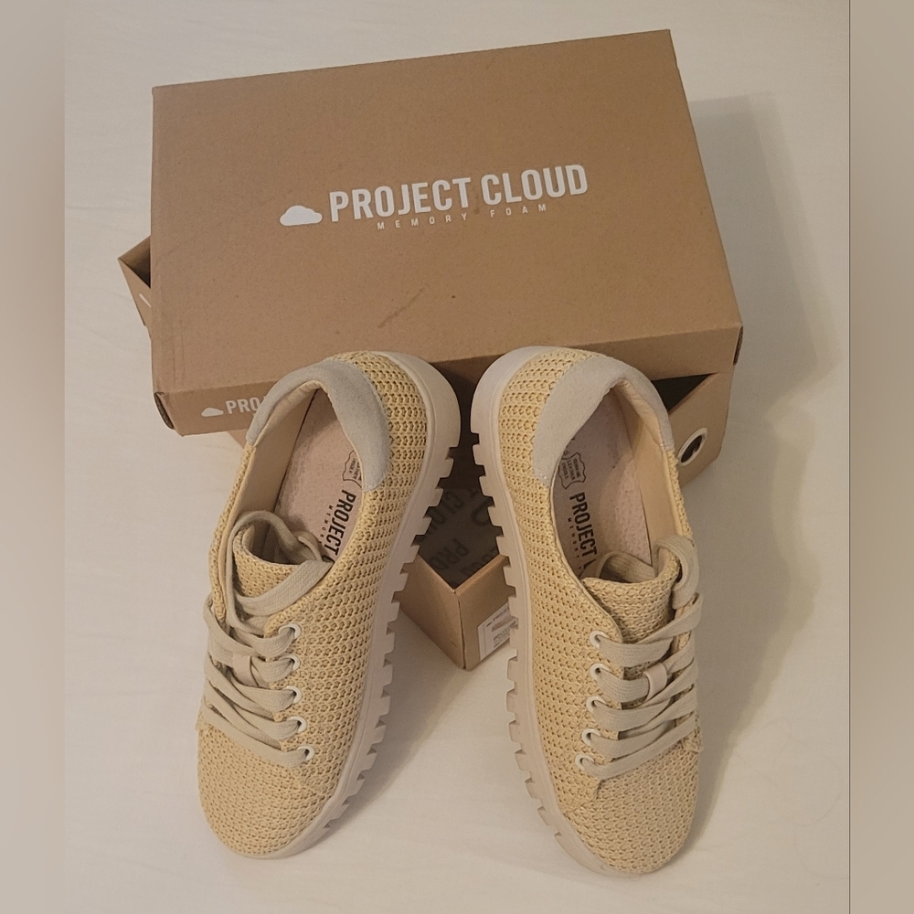 Project Cloud Paisley A Women's Foam Sneaker Vegan Leather Size 7 EUC with Box - Picture 8 of 13